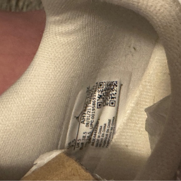 Jordan 11s low - Picture 5 of 6